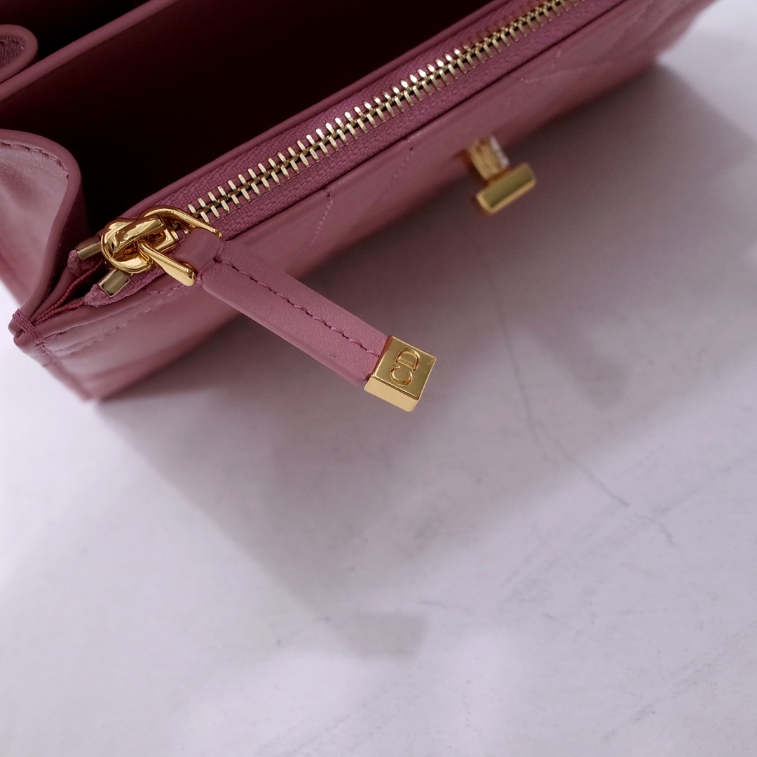 Miss Caro Pouch with Chain Pink Macrocannage Lambskin